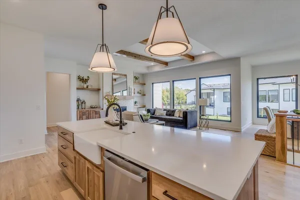 $669,900 | 1608 North Lakeside Drive, Andover, KS 67002