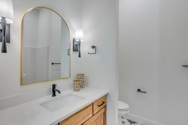 $669,900 | 1608 North Lakeside Drive, Andover, KS 67002