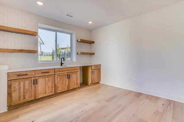 $669,900 | 1608 North Lakeside Drive, Andover, KS 67002