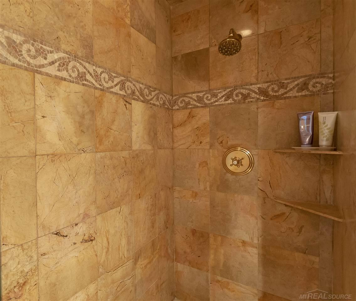550 Roslyn Road Grosse Pointe, MI 48236 - Photo 32 of 48 31388633-31.JPG