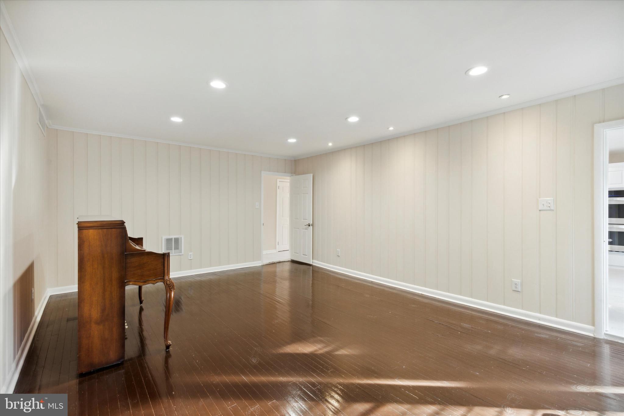 1458 Pepper Road Jenkintown, PA 19046 - Photo 19 of 41 Family Room