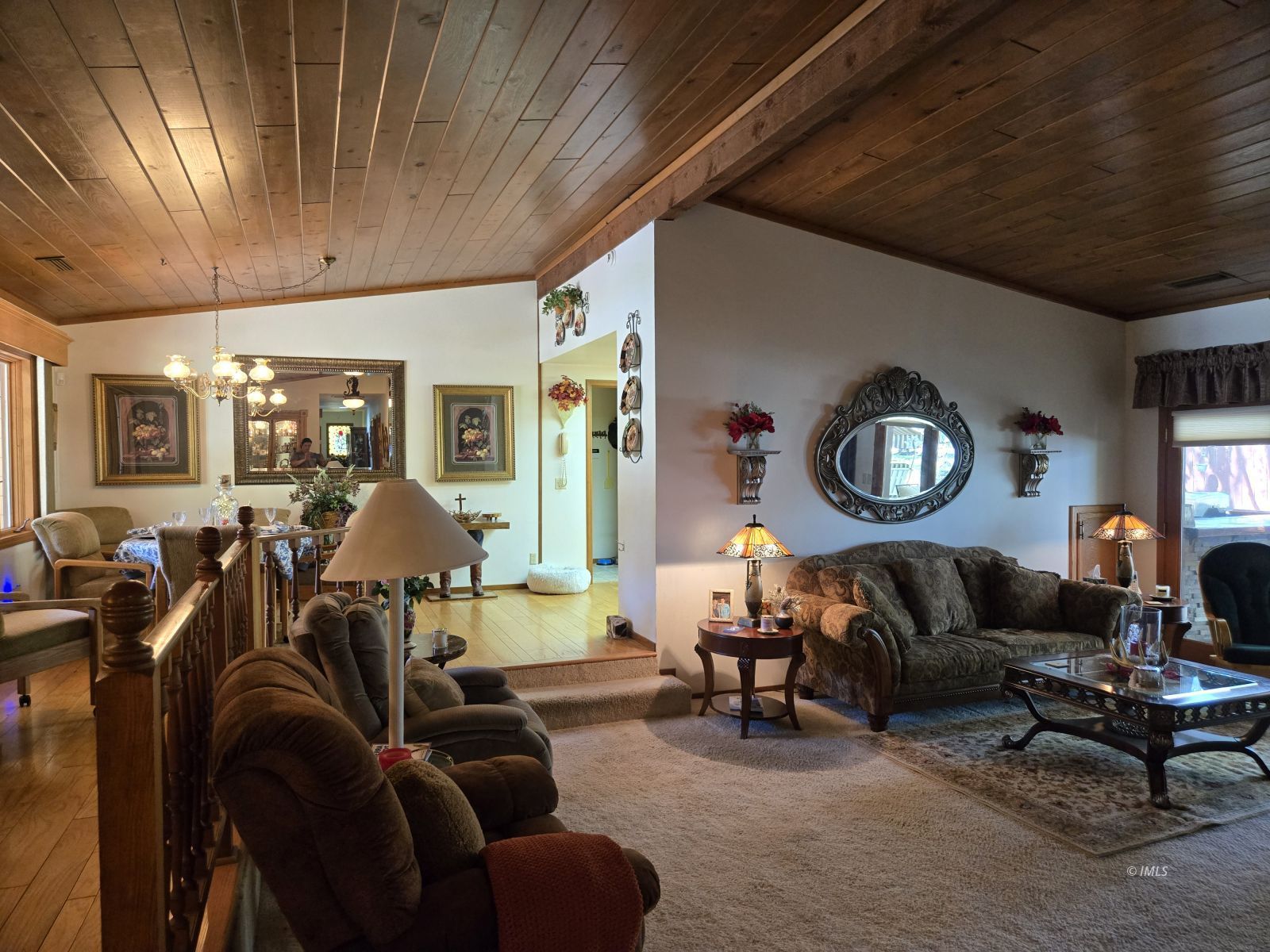 221 Mt Tom Road Bishop, CA 93514 - Photo 3 of 23 Living Room