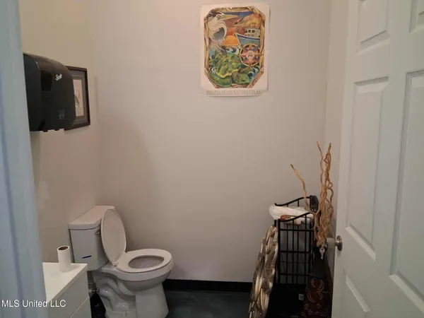 $400,000 | 9035 Pine Drive, Bay St. Louis, MS 39520