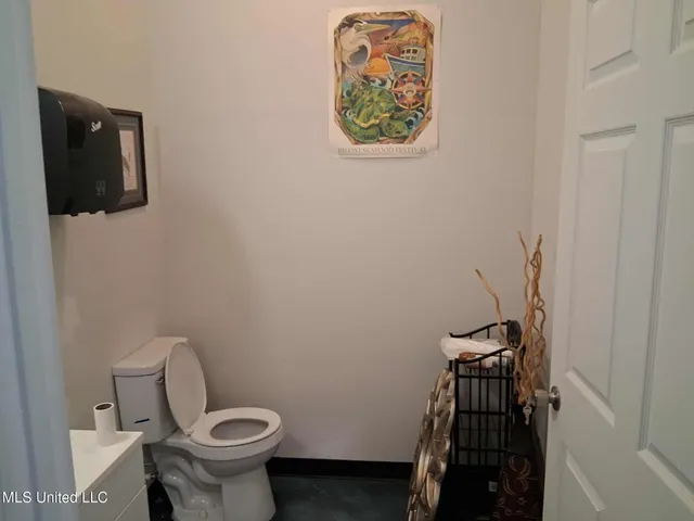 $400,000 | 9035 Pine Drive, Bay St. Louis, MS 39520