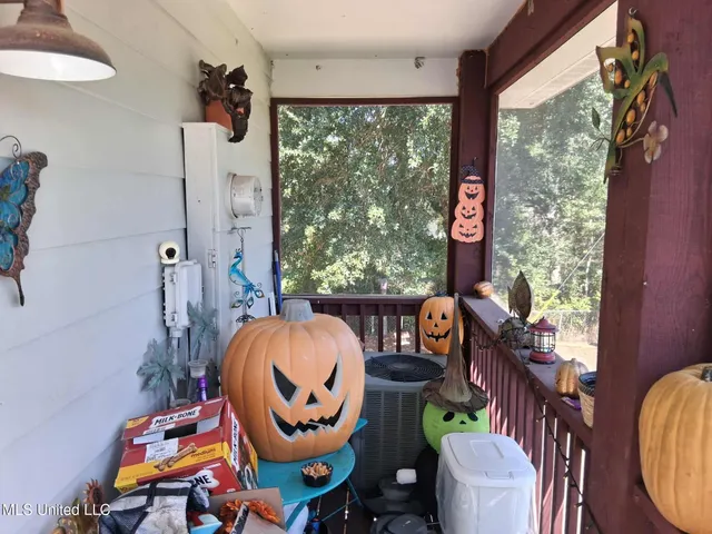 $400,000 | 9035 Pine Drive, Bay St. Louis, MS 39520