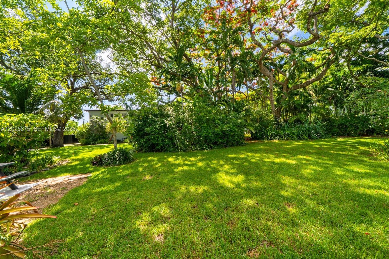 5605 Southwest 80th Street, Unit 10D Miami, FL 33143 - Photo 39 of 43 Lush greenery