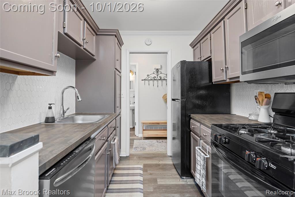 23244 Tuck Road Farmington Hills, MI 48336 - Photo 18 of 53 Gallery Image 18