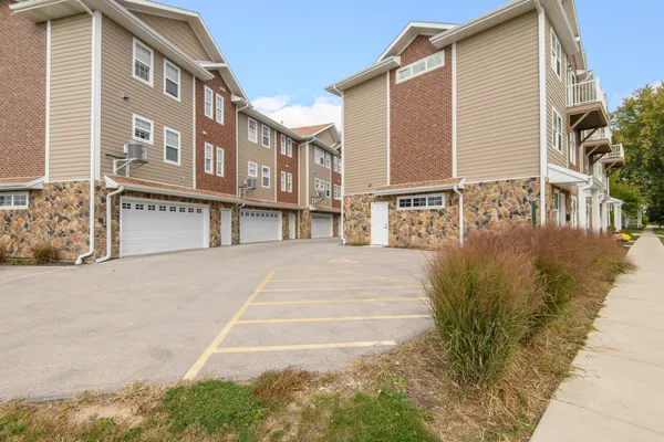 $2,350 | 205 Fox Street, Mukwonago, WI 53149