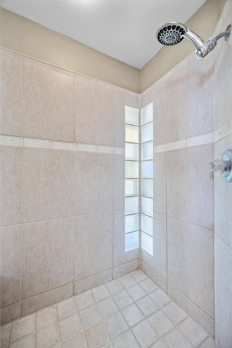 1163 North Belmont Road Exeter, CA 93221 - Photo 45 of 81 45 - Master Bathroom (5)