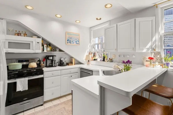 $860,000 | 17 Bowdoin Street, Unit 5BC, Boston, MA 02114
