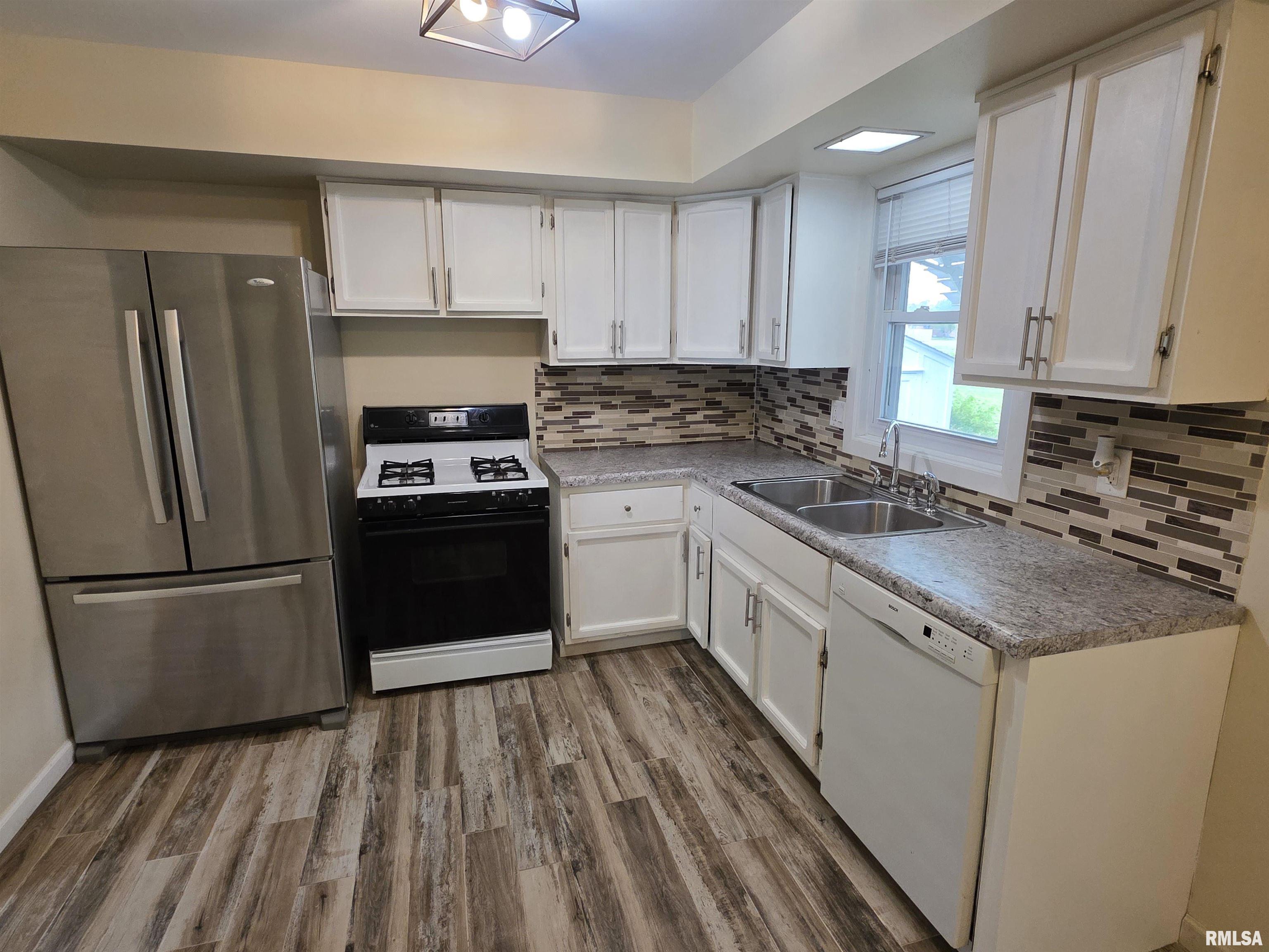 233 Briargate Road Washington, IL 61571 - Photo 8 of 34