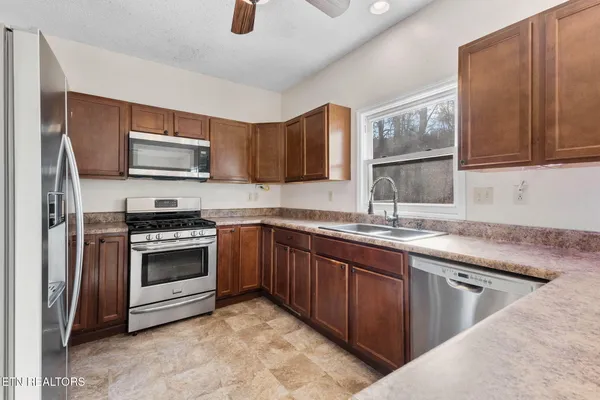 $615,000 | 400 Cabbage Cemetery Road, Washburn, TN 37888