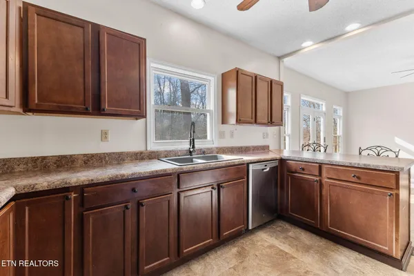 $615,000 | 400 Cabbage Cemetery Road, Washburn, TN 37888