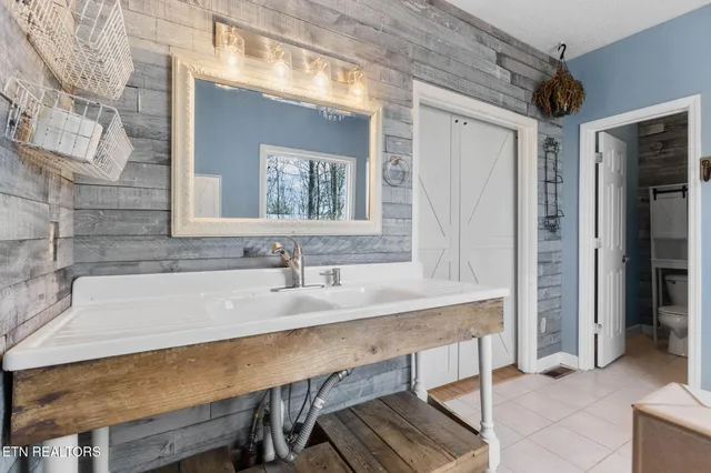 $625,000 | 400 Cabbage Cemetery Road, Washburn, TN 37888