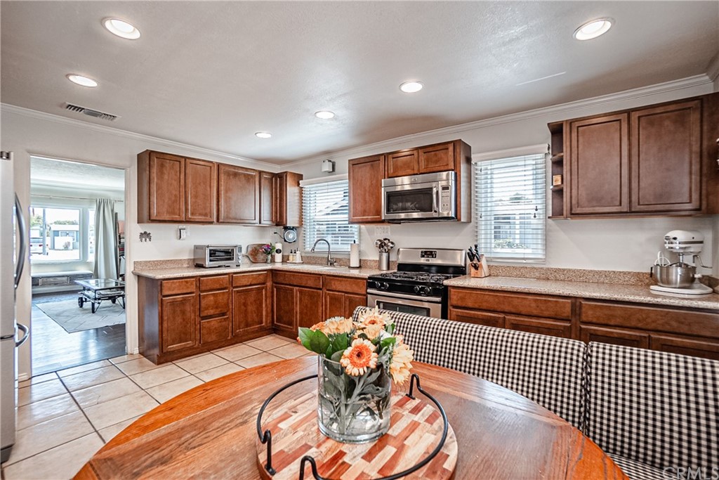 2375 Oregon Avenue Long Beach, CA 90806 - Photo 11 of 26