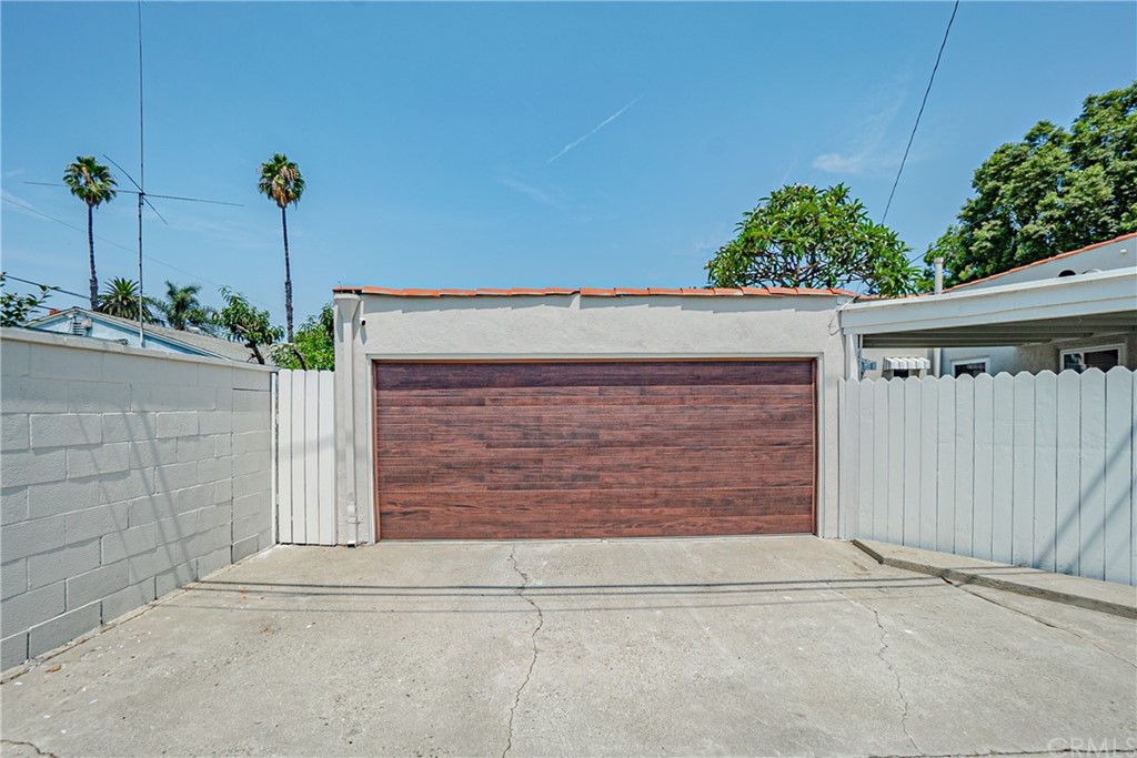 2375 Oregon Avenue Long Beach, CA 90806 - Photo 24 of 26 Oversized garage