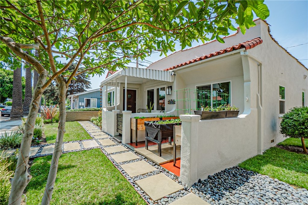 2375 Oregon Avenue Long Beach, CA 90806 - Photo 4 of 26