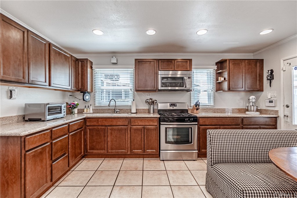 2375 Oregon Avenue Long Beach, CA 90806 - Photo 8 of 26