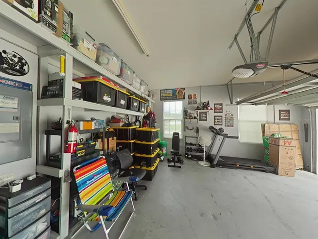 a view of a back yard