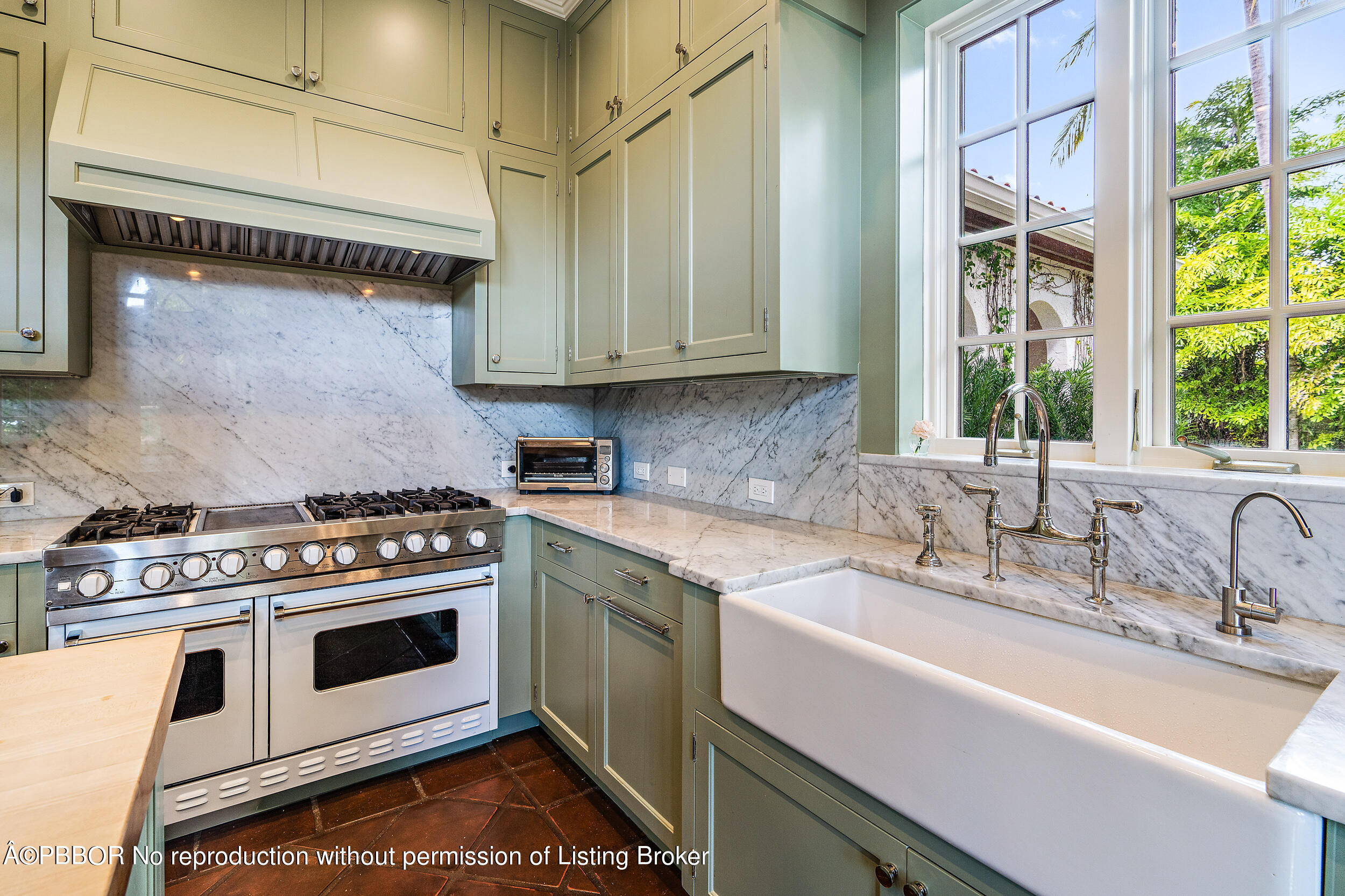 255 Valencia Road West Palm Beach, FL 33401 - Photo 11 of 41 Kitchen