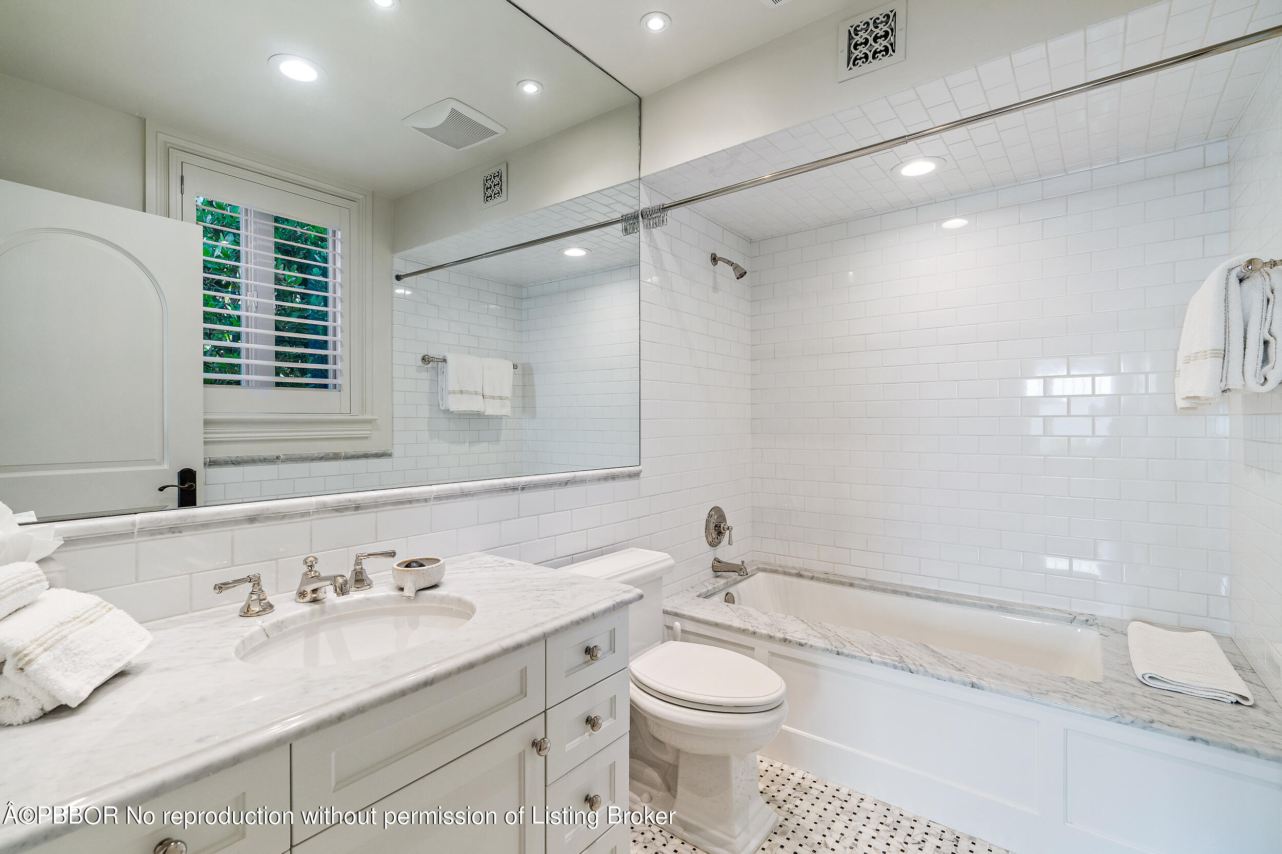 255 Valencia Road West Palm Beach, FL 33401 - Photo 15 of 41 Bath
