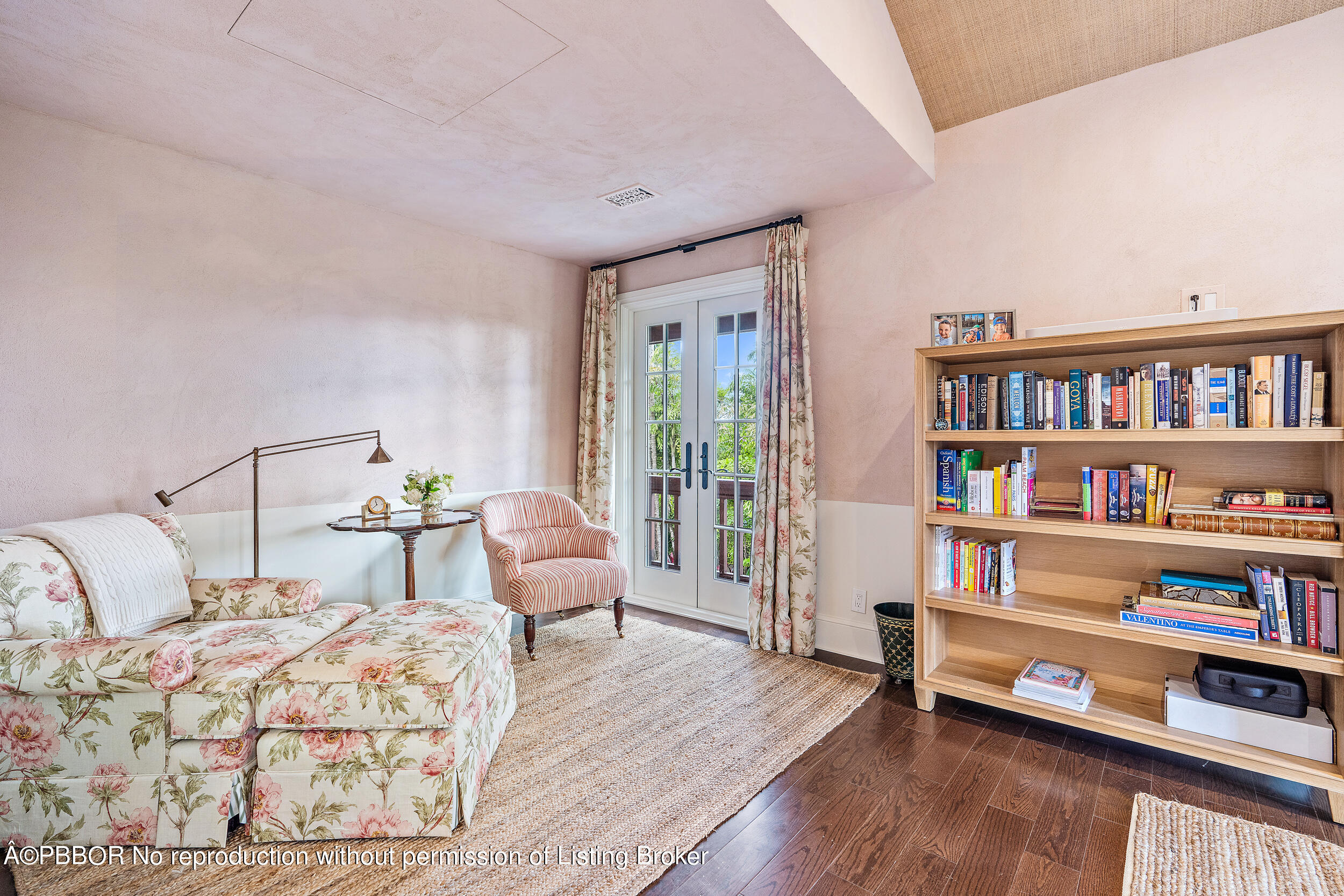 255 Valencia Road West Palm Beach, FL 33401 - Photo 22 of 41 Primary Sitting Area