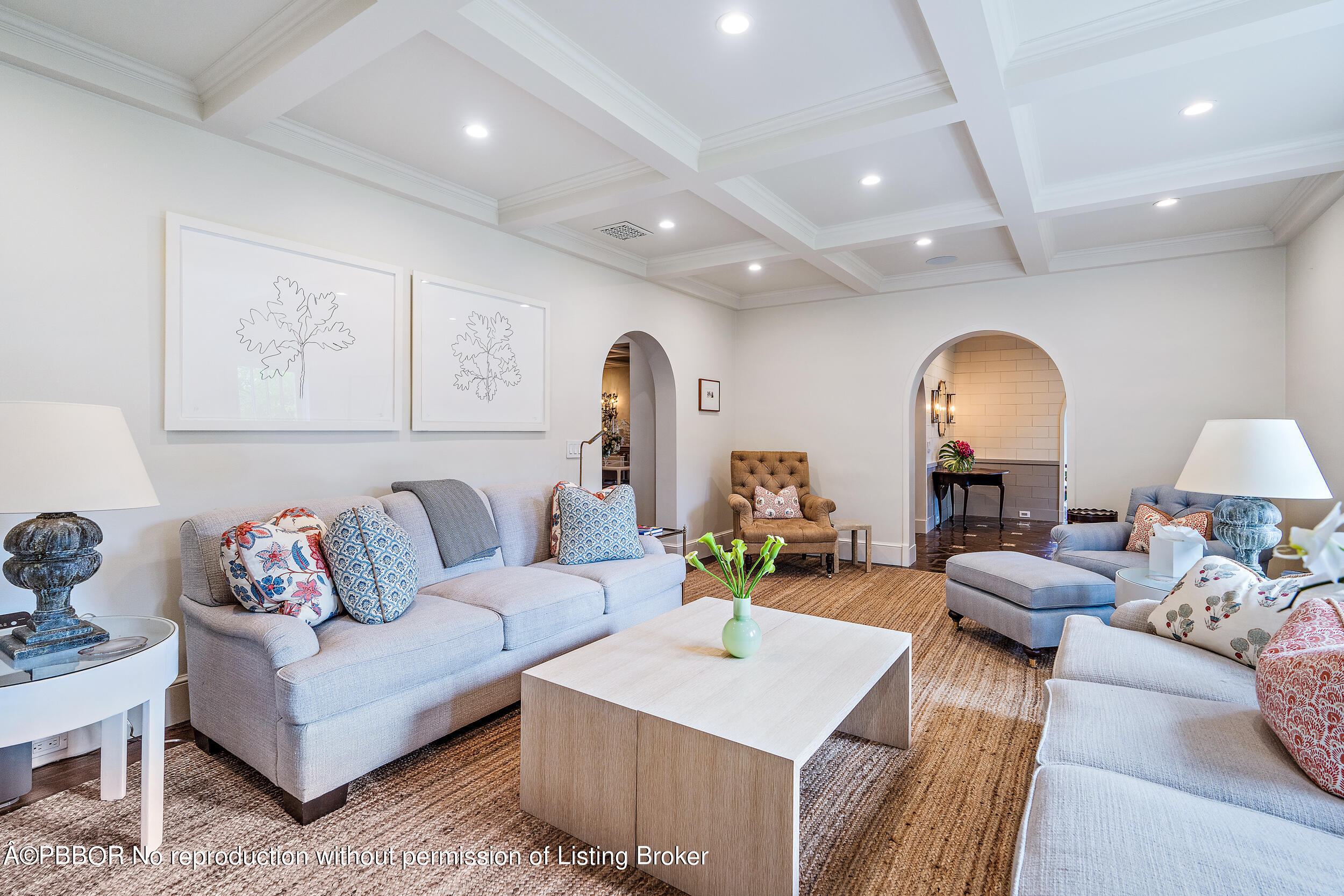 255 Valencia Road West Palm Beach, FL 33401 - Photo 4 of 41 LIvingroom