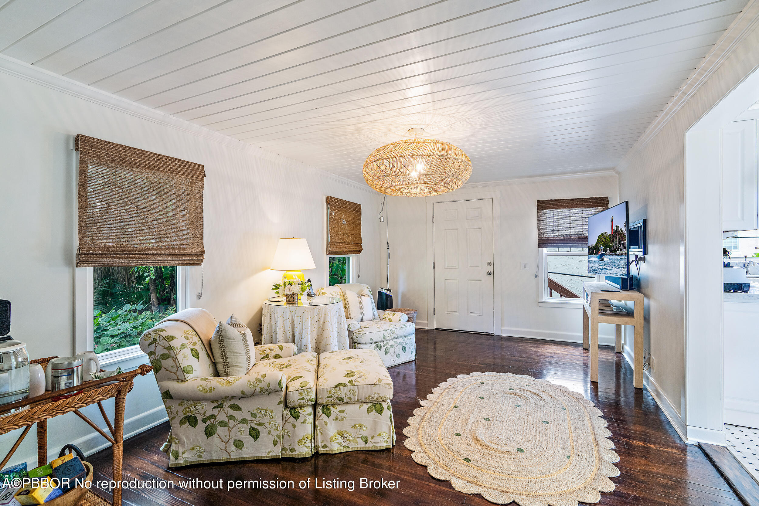 255 Valencia Road West Palm Beach, FL 33401 - Photo 33 of 41 Guest House Living Room
