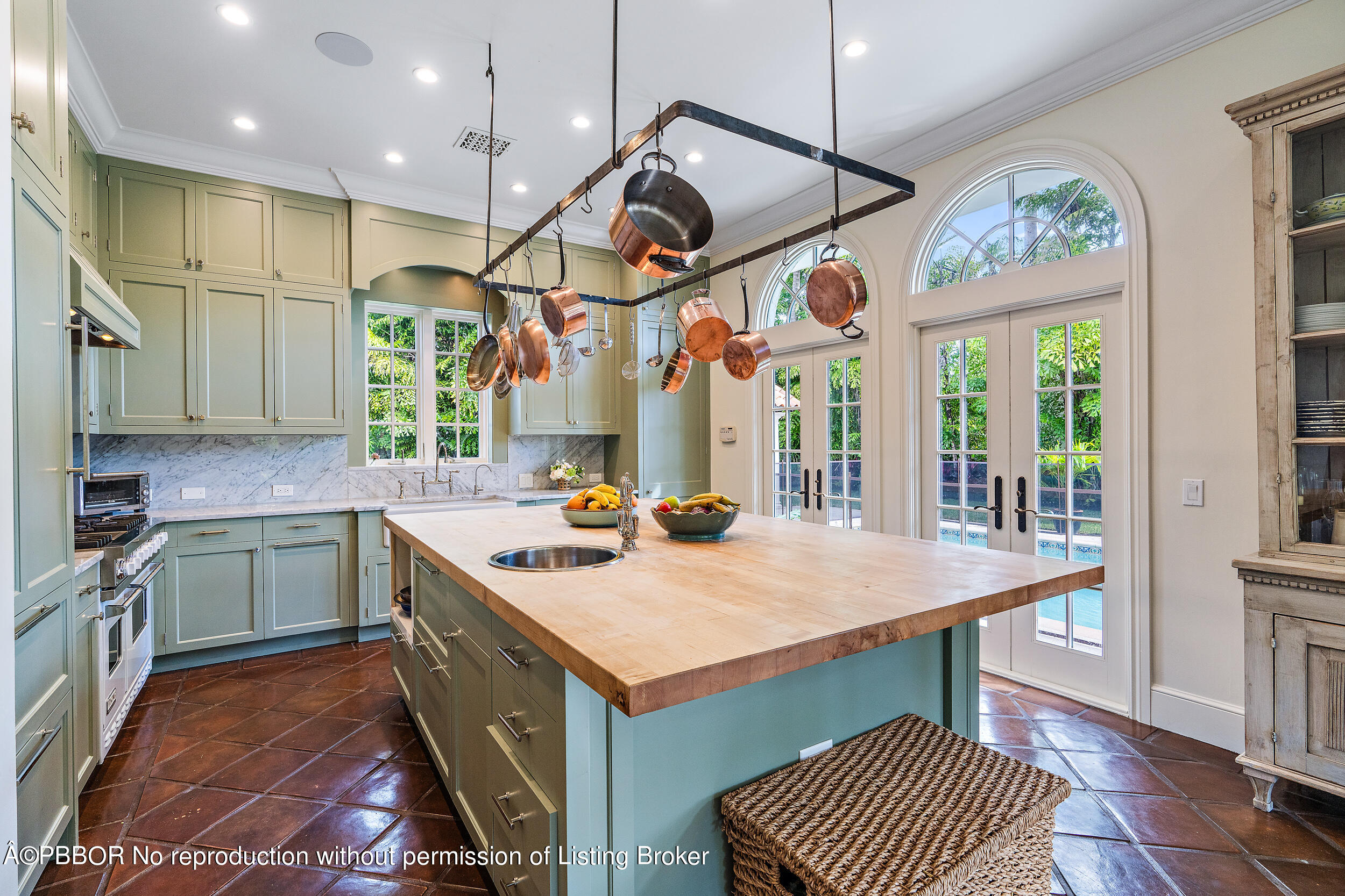 255 Valencia Road West Palm Beach, FL 33401 - Photo 8 of 41 Kitchen