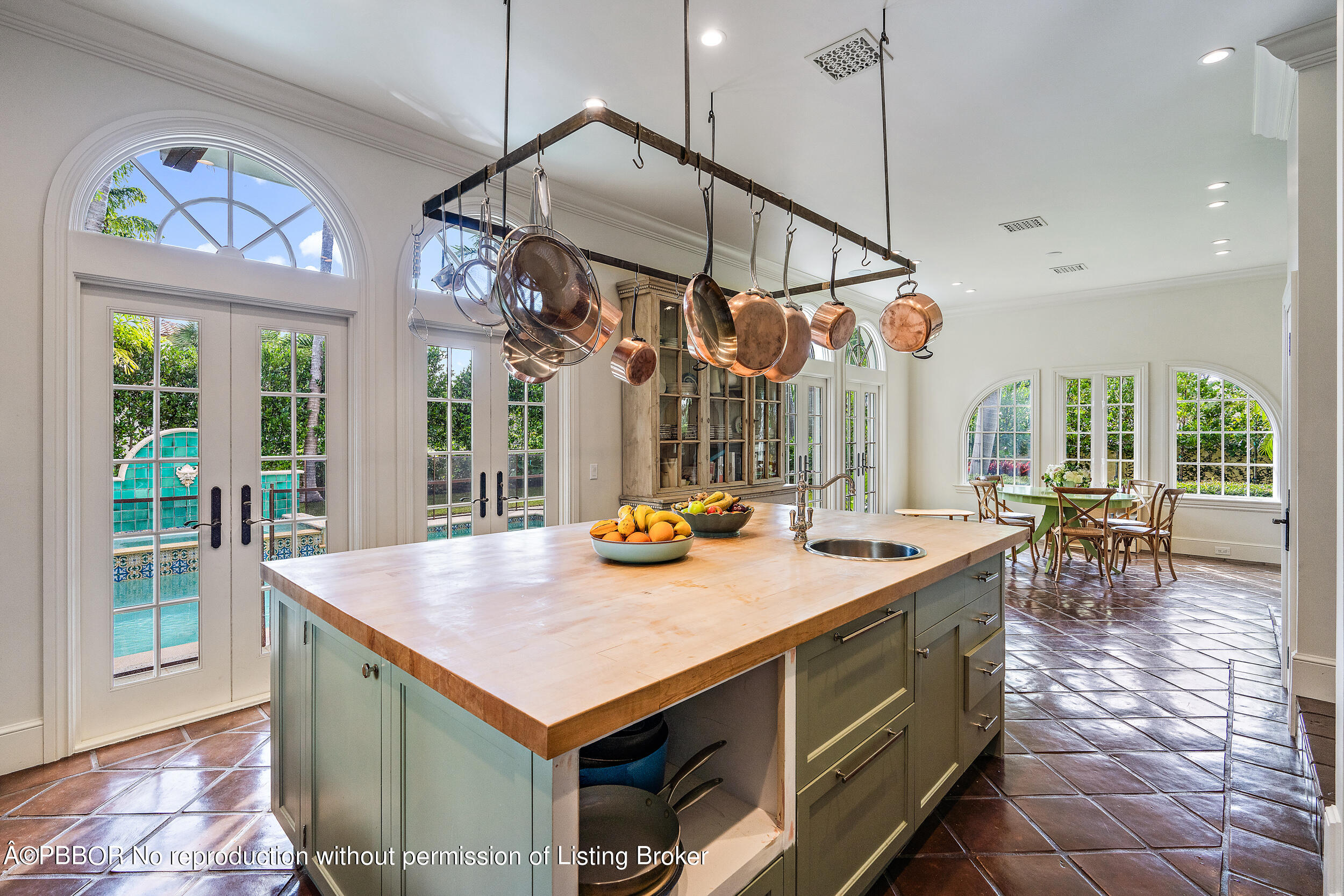 255 Valencia Road West Palm Beach, FL 33401 - Photo 10 of 41 Kitchen
