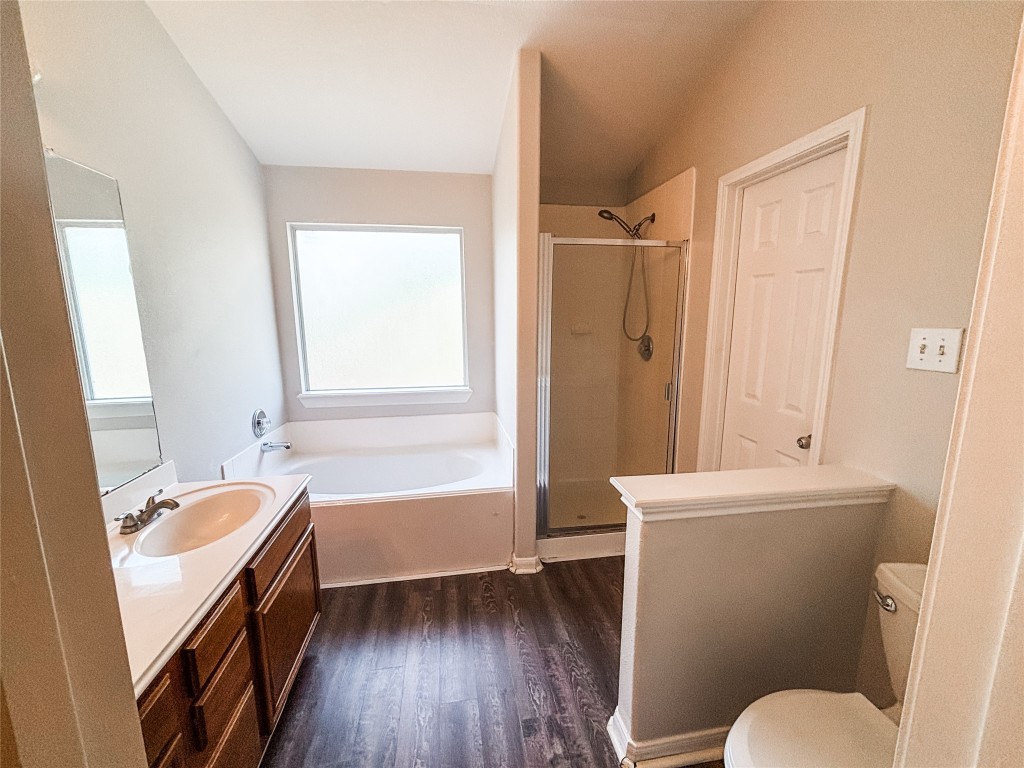 22527 Sweetglen Court Spring, TX 77373 - Photo 25 of 31 Primary restroom