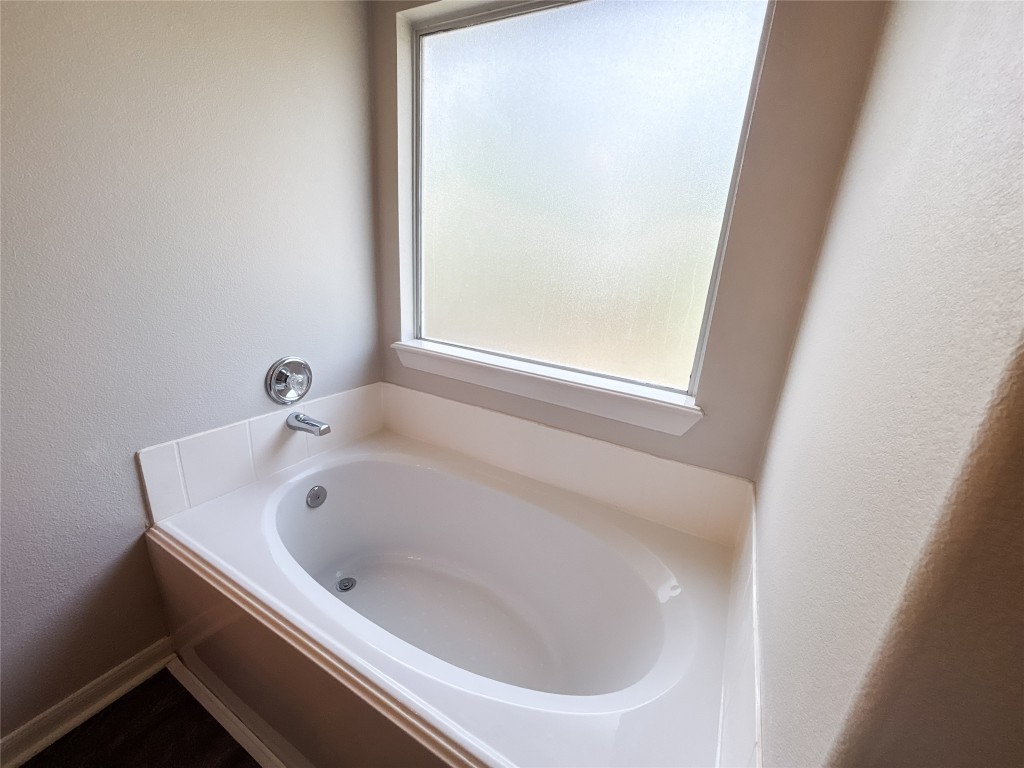 22527 Sweetglen Court Spring, TX 77373 - Photo 27 of 31 Primary restroom