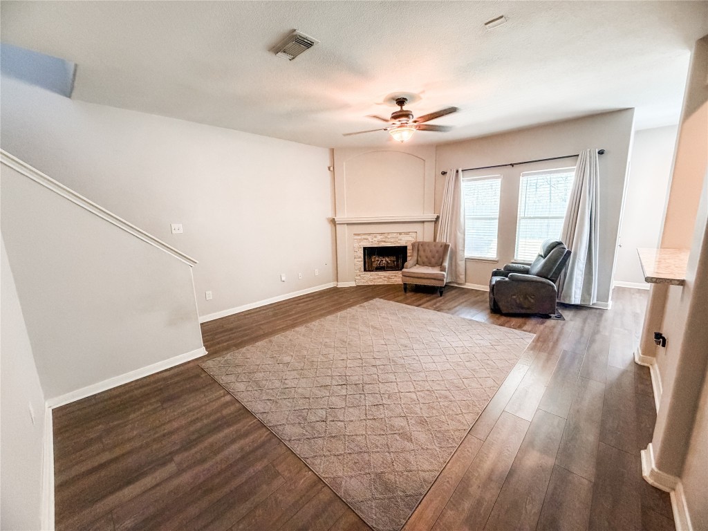 22527 Sweetglen Court Spring, TX 77373 - Photo 5 of 31 Living room