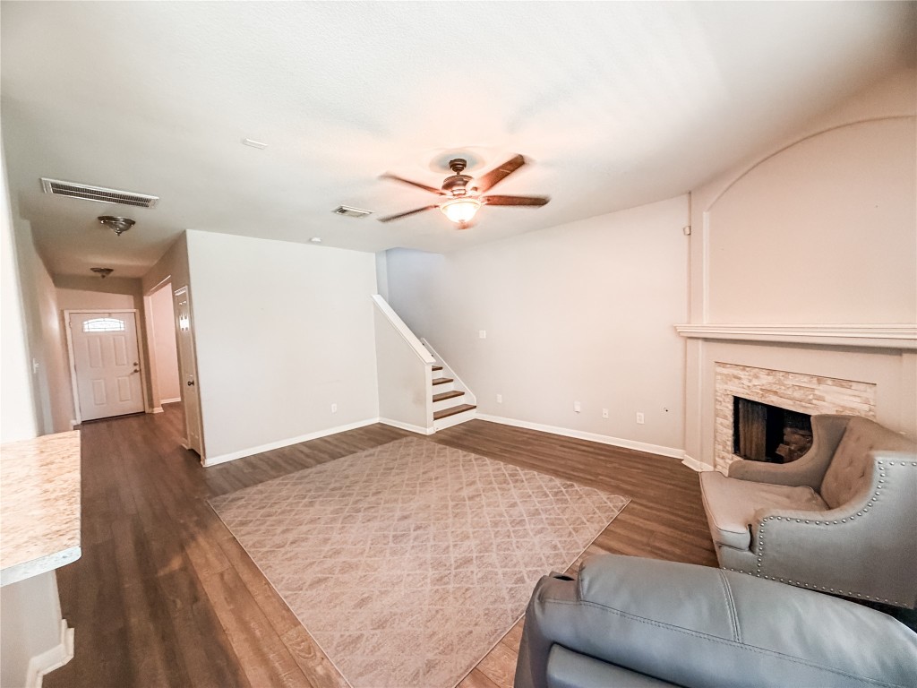 22527 Sweetglen Court Spring, TX 77373 - Photo 6 of 31 Living room