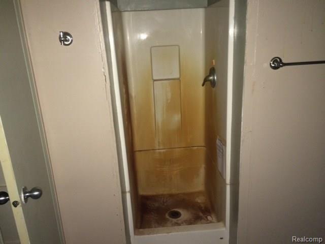 495 West Millington Road Fostoria, MI 48435 - Photo 14 of 29 master bath 2.JPG
