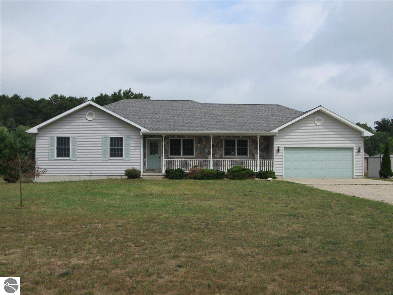 6069 East 34 Road Cadillac, MI 49601 - Photo 2 of 61 1778689-1.JPG