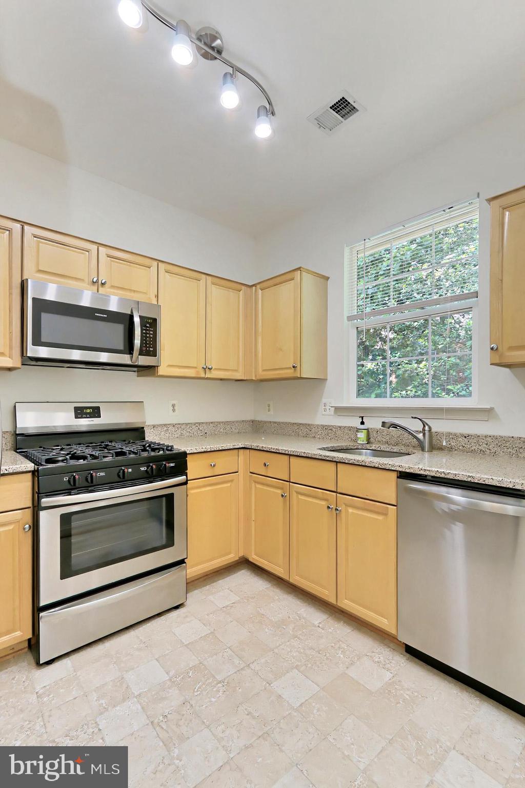 11407 Gate Hill Place, Unit 111 Reston, VA 20194 - Photo 13 of 47