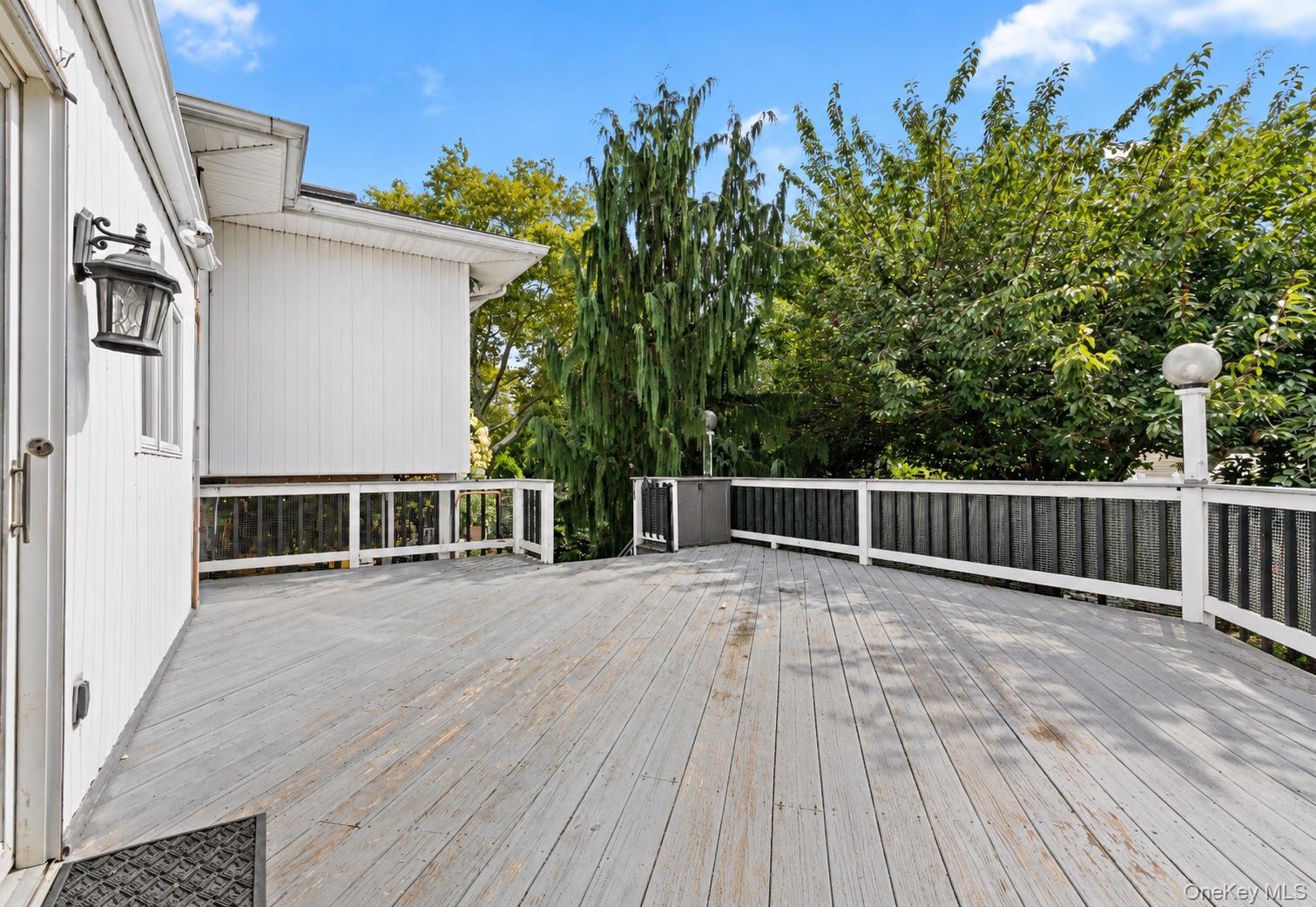 79 Plymouth Road Plainview, NY 11803 - Photo 26 of 28 Gallery Image 26