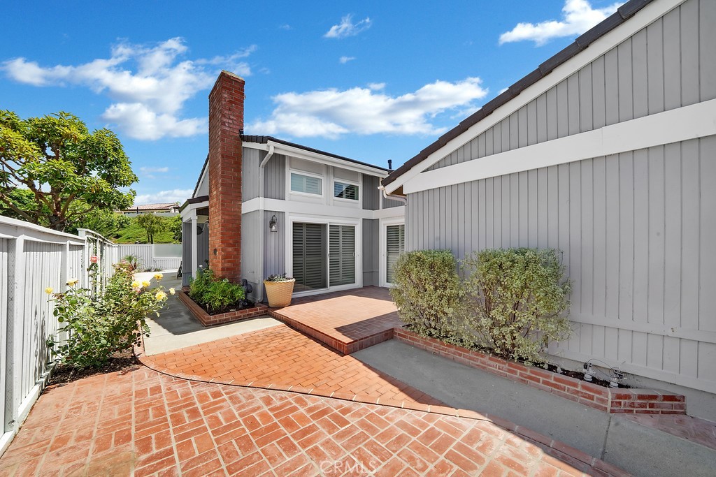 33902 Faeroe Bay Dana Point, CA 92629 - Photo 15 of 22 a front view of a house with garden