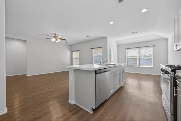 $1,895 | 20706 Southern Wds Boulevard, New Caney, TX 77357