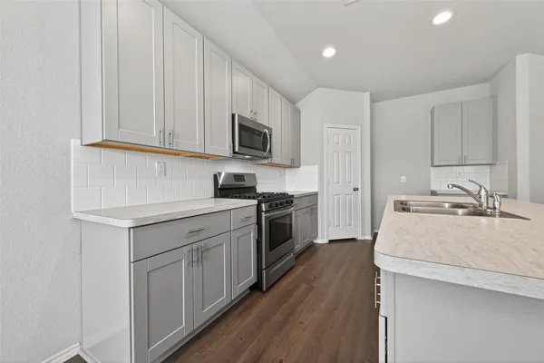 $1,895 | 20706 Southern Wds Boulevard, New Caney, TX 77357