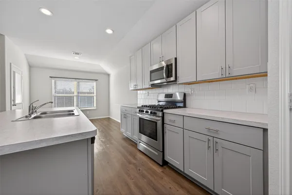 $1,895 | 20706 Southern Wds Boulevard, New Caney, TX 77357