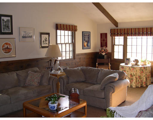 9 Thomas Road Danvers, MA 01923 - Photo 2 of 8 Gallery Image 2