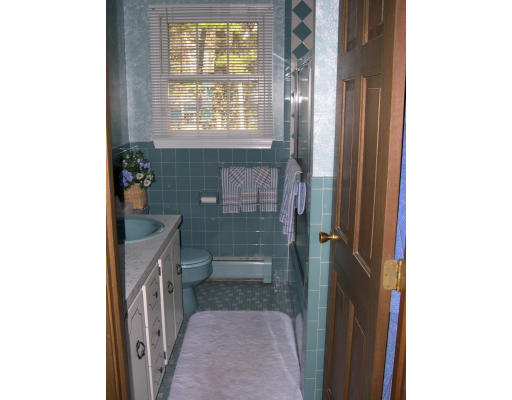 9 Thomas Road Danvers, MA 01923 - Photo 5 of 8 Gallery Image 5