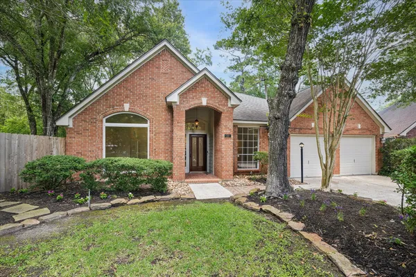 $575,000 | 30 Skyland Place, The Woodlands, TX 77381