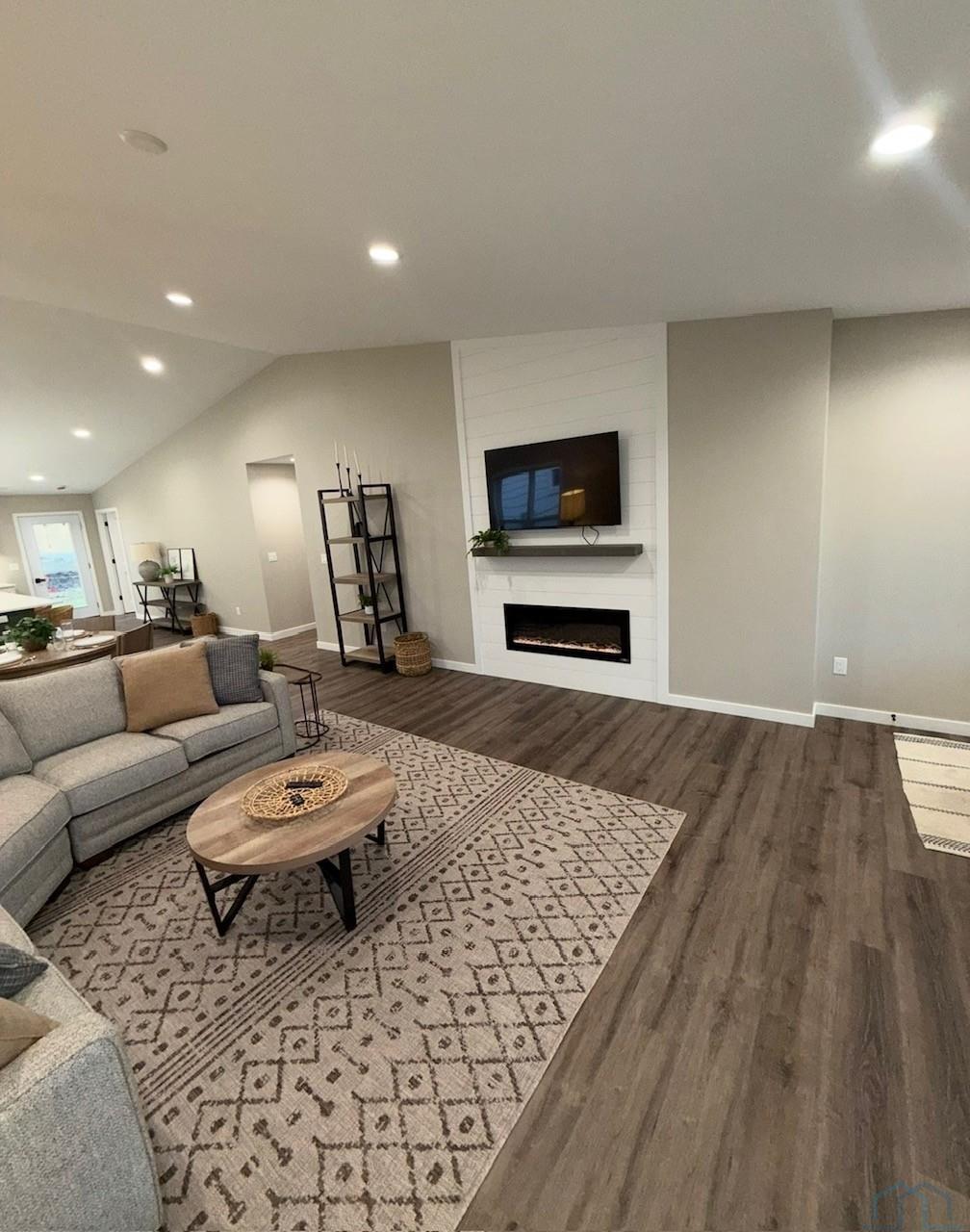 627 7th Street Sheldon, IA 51201 - Photo 3 of 17 Gallery Image 3