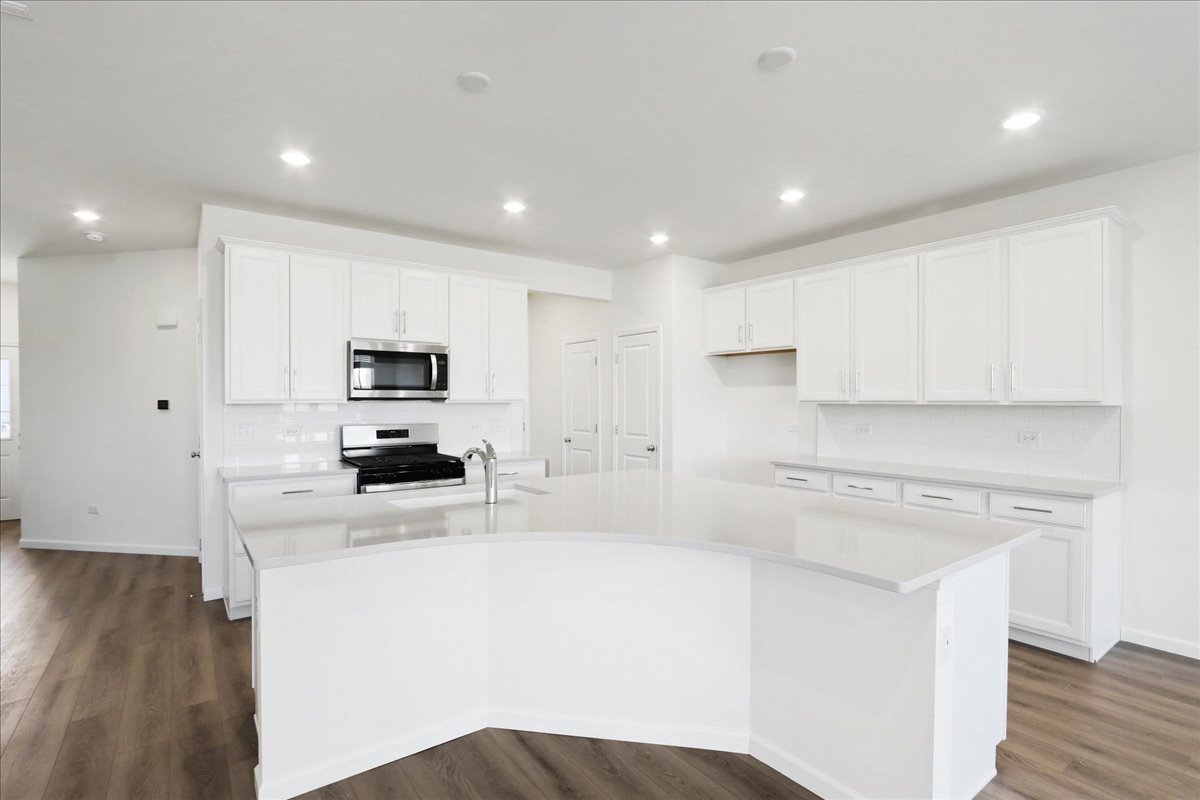 608 Switchgrass Way, Unit 61003 Bolingbrook, IL 60490 - Photo 11 of 32