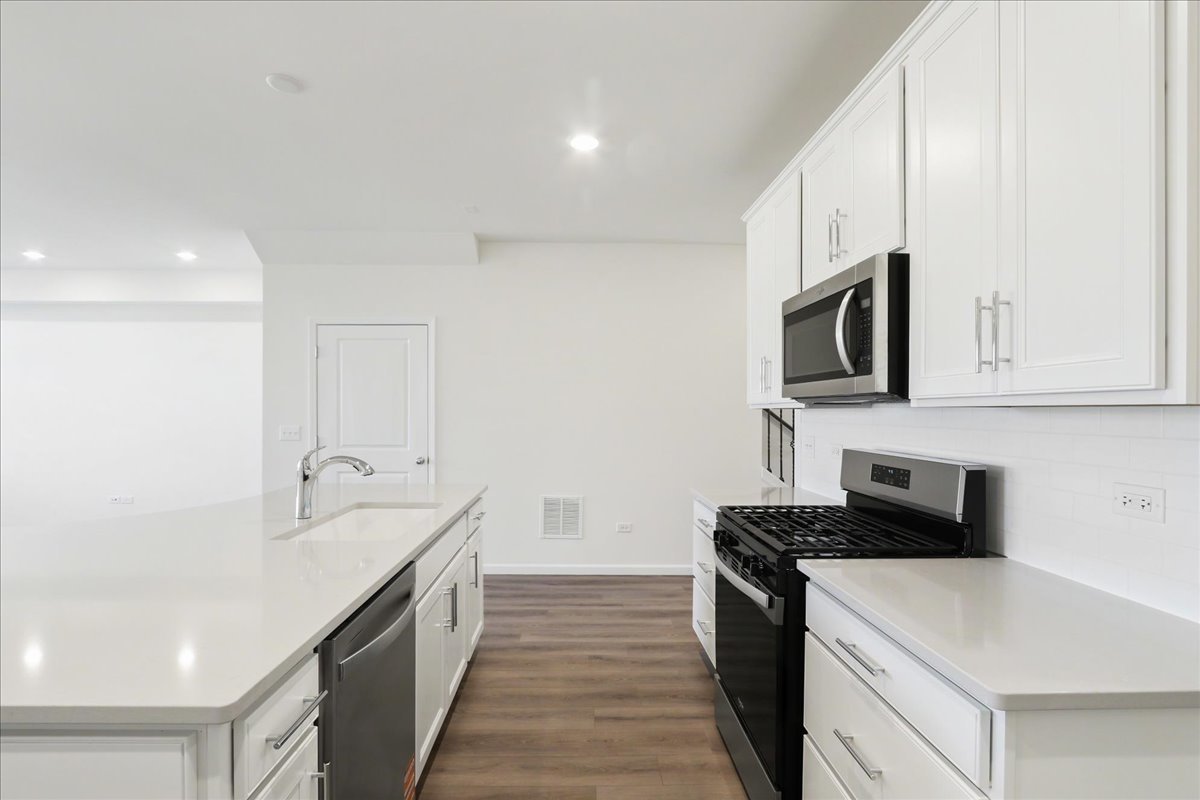 608 Switchgrass Way, Unit 61003 Bolingbrook, IL 60490 - Photo 12 of 32