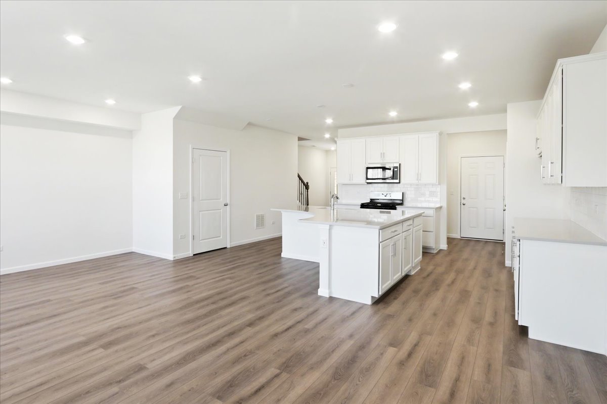 608 Switchgrass Way, Unit 61003 Bolingbrook, IL 60490 - Photo 18 of 32