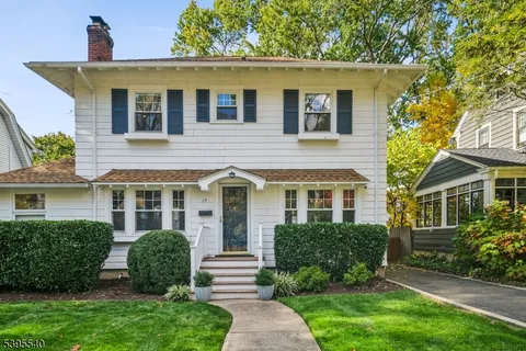 $899,999 | 23 Kensington Terrace, Maplewood, NJ 07040